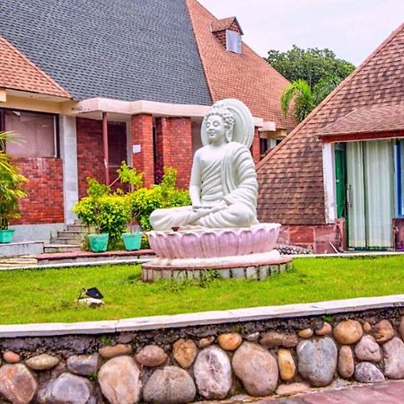 Pyramid Home Divine - A Wellness Resort Dehradun Exteriör bild