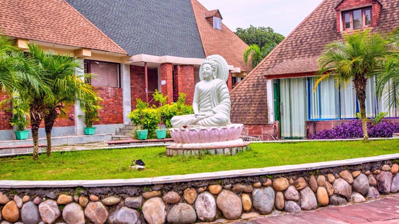 Pyramid Home Divine - A Wellness Resort Dehradun Exteriör bild